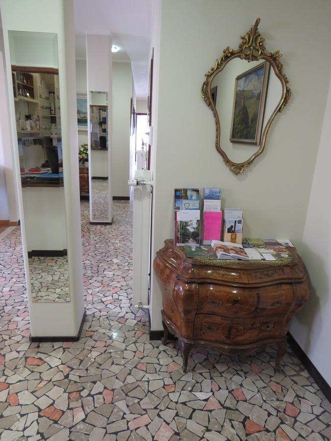 ホテルGarni Domus Mea メラーノ エクステリア 写真